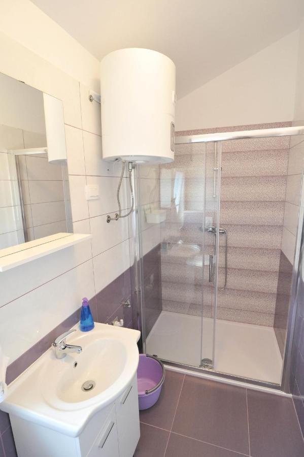 Apartmani Rebecca Vir Luaran gambar